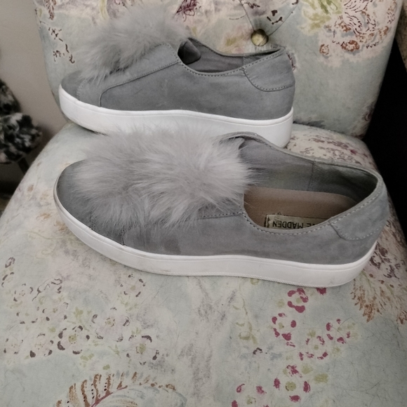 Steve Madden Pom Pom Slip on Sneakers size 9 - Picture 3 of 5